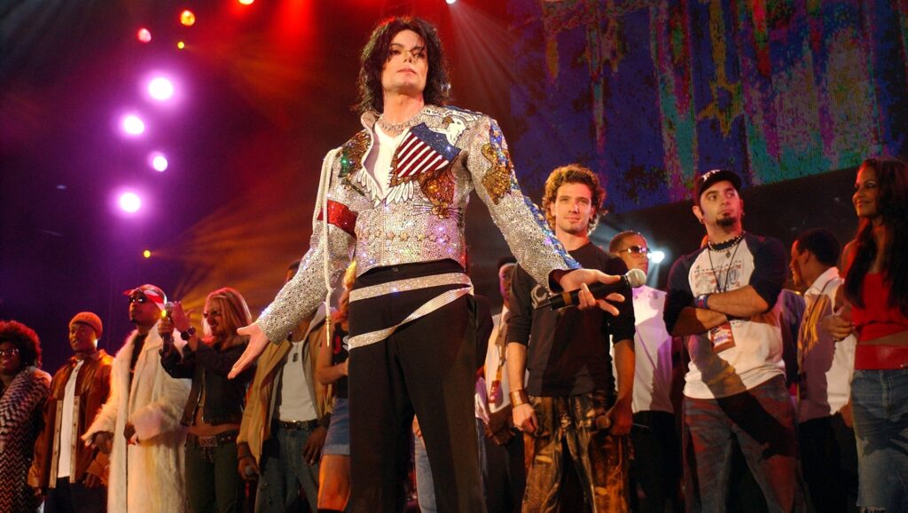 Michael Jackson con grupo de artistas