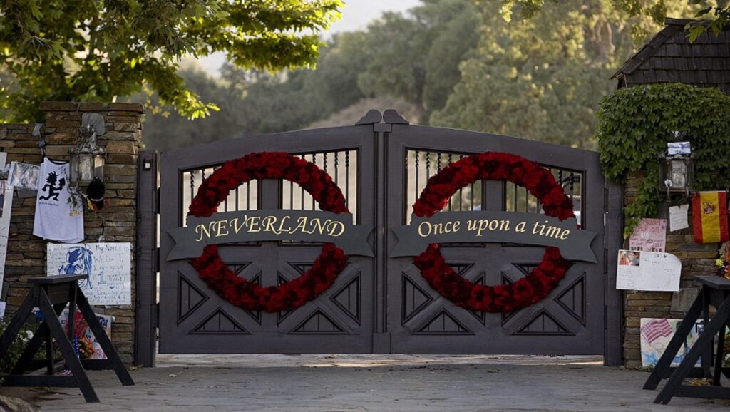 Puerta de entrada a rancho Nerverland de Michael Jackson
