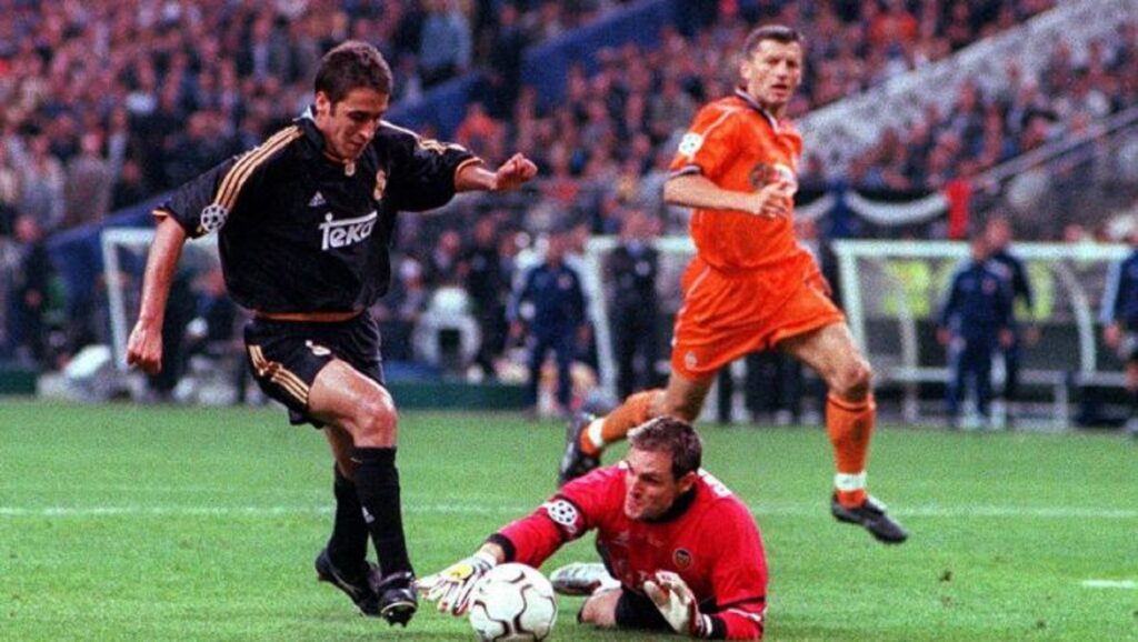 Rául durante la final de Champions League del 2000