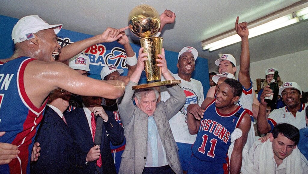Detroit Pistons celebrando victoria final en la NBA