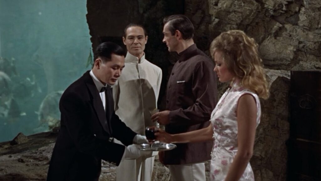 Joseph Wiseman, Sean Connery y Ursula Andress en Agente 007 contra el Dr. No