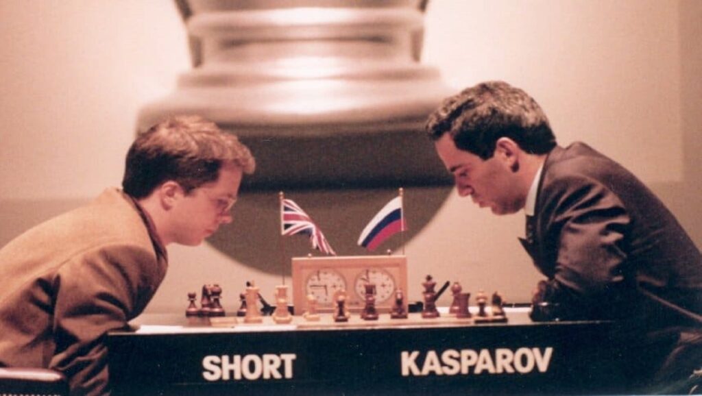 Nigel Short contra Garry Kasparov en la final del campeonato del mundo de la PCA en 1993