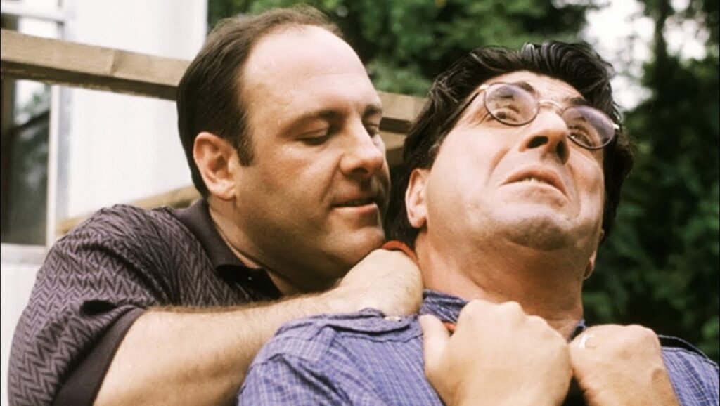 Escena de "Los Soprano" con James Gandolfini asesinando a un hombre