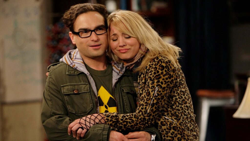 Kaley Cuoco y Johnny Galecki en "The Big Bang Theory"