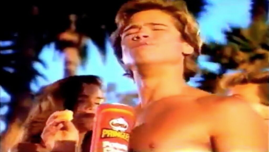 Brad Pitt en un anuncio de Pringle's