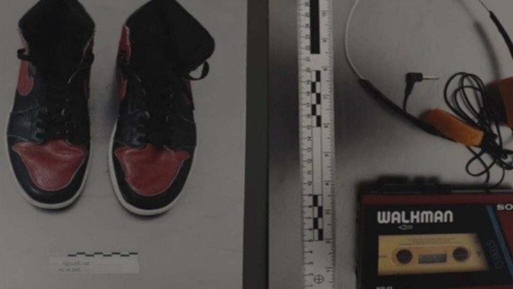 Curiosidades de Dark: zapatillas Air Jordan 1 y walkman