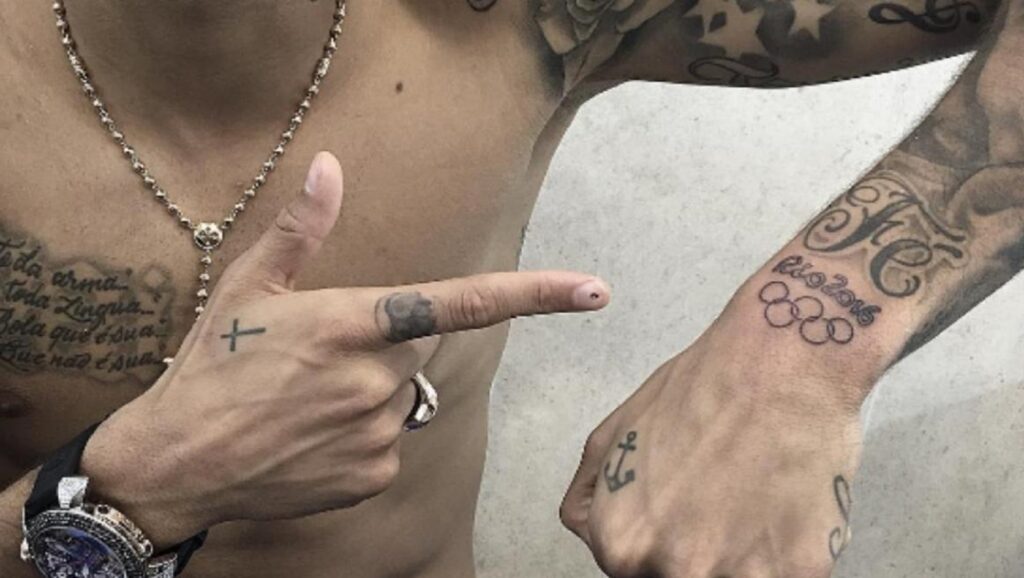 Tatuaje de los aros olímpicos de Neymar