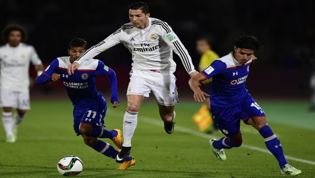 Cristiano Ronaldo con otros jugadores disputando el Mundialito de Clubes
