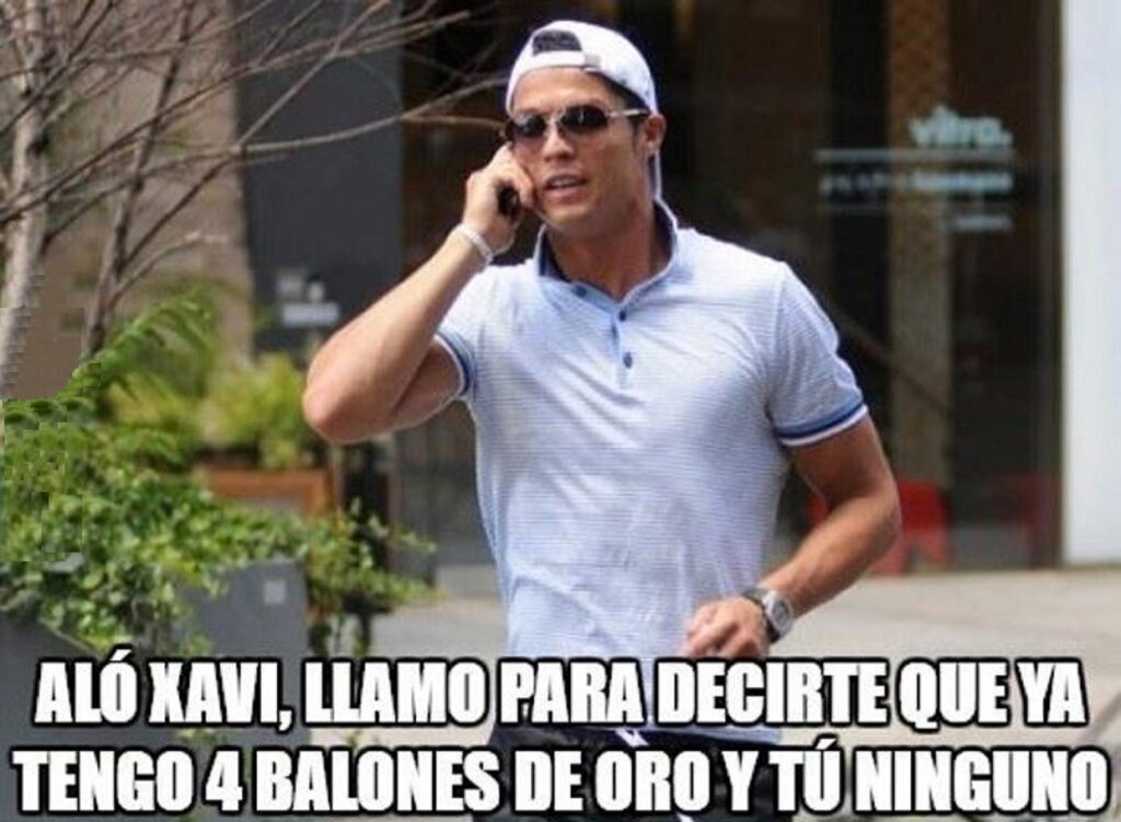 Meme de Cristiano Ronaldo llamando a Xavi sobre el balón de oro