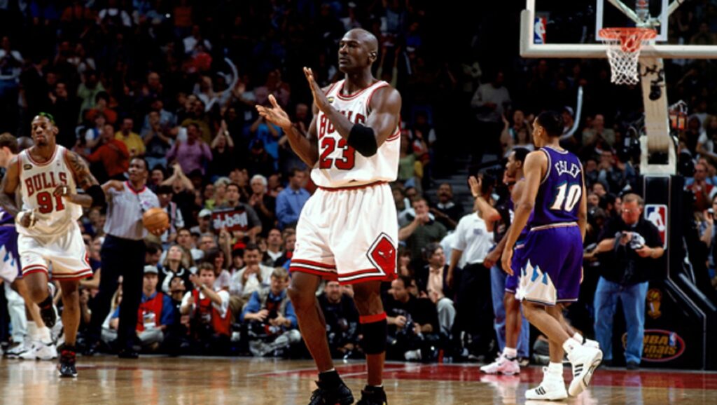 Michael Jordan durante un partido con Chicago Bulls