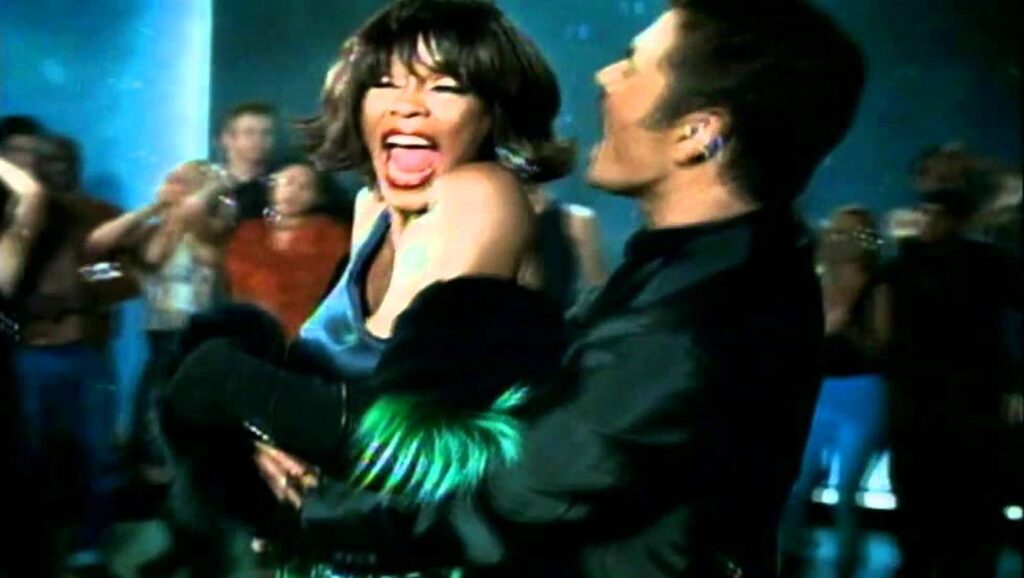 Whitney Houston y George Michael durante actuación