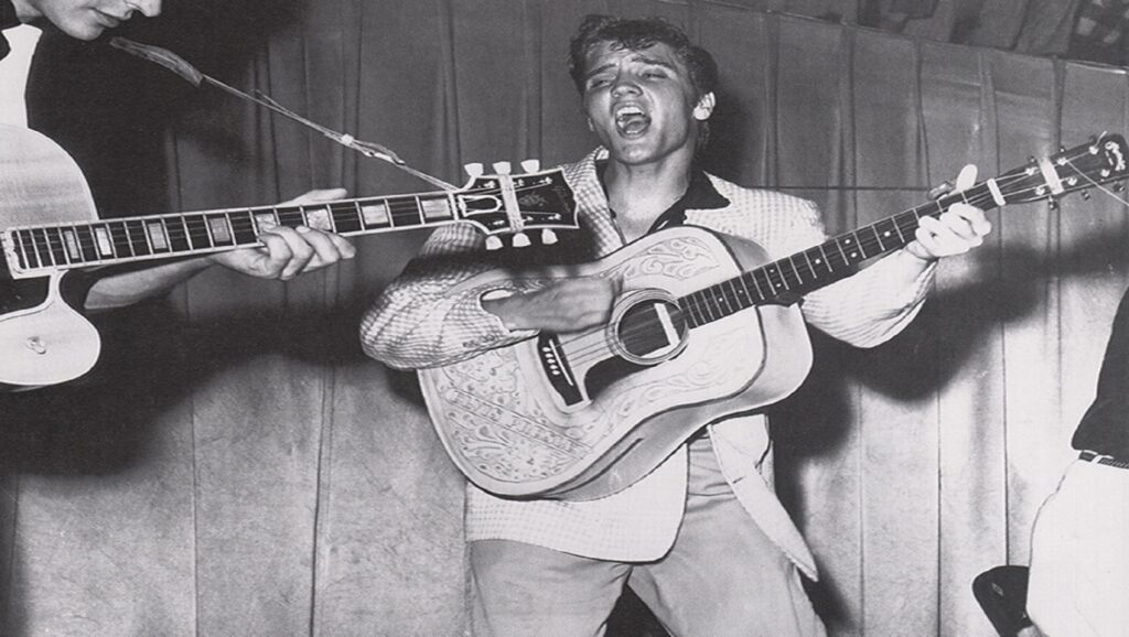 Elvis Presley con guitarra
