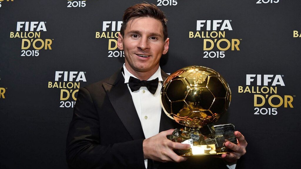 Leo Messi con el Balón de Oro 2015