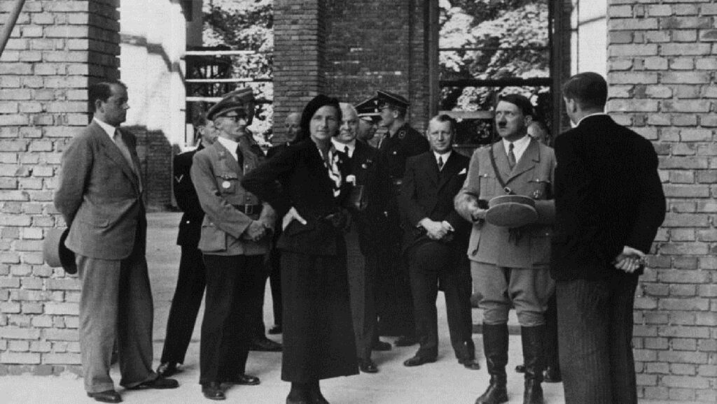 Hitler con invitados