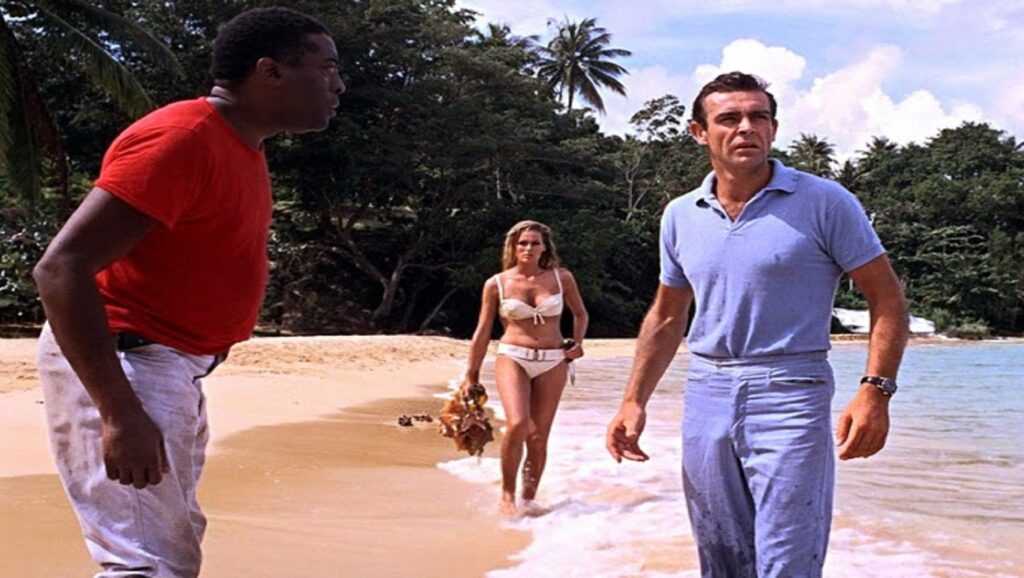 John Kitzmiller, Ursula Andress y Sean Connery en Agente 007 contra el Dr. No