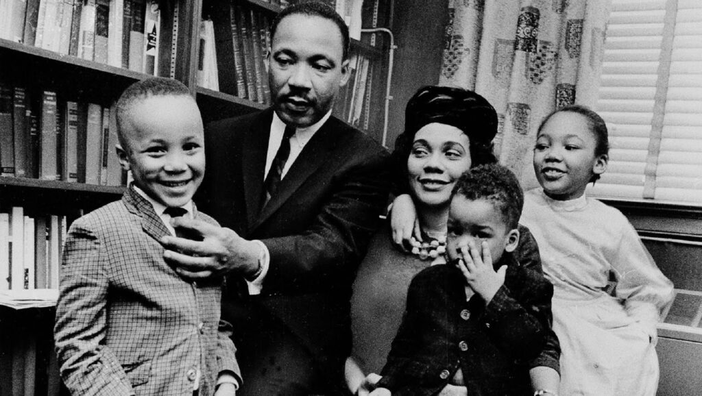 Martin Luther King con su familia