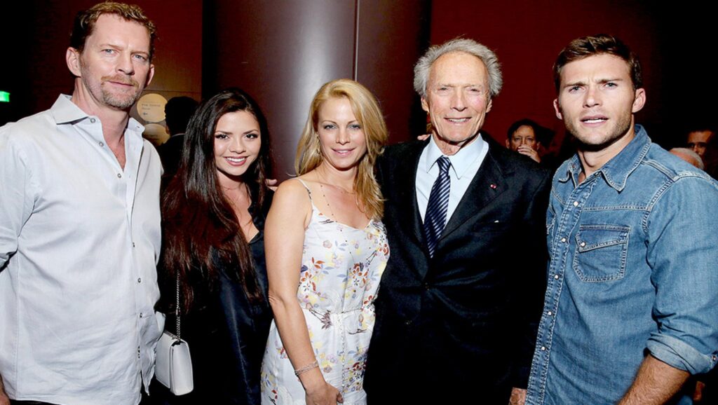 Clint Eastwood con sus hijos