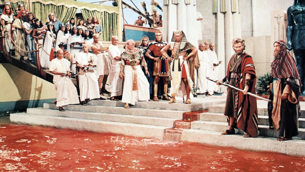 Escena de "Los diez mandamientos" con sangre en el río Nilo