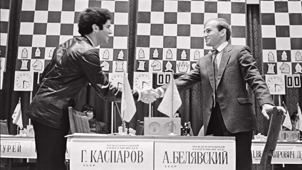 Garry Kasparov contra Alexander Beljavsky en Moscú en 1982