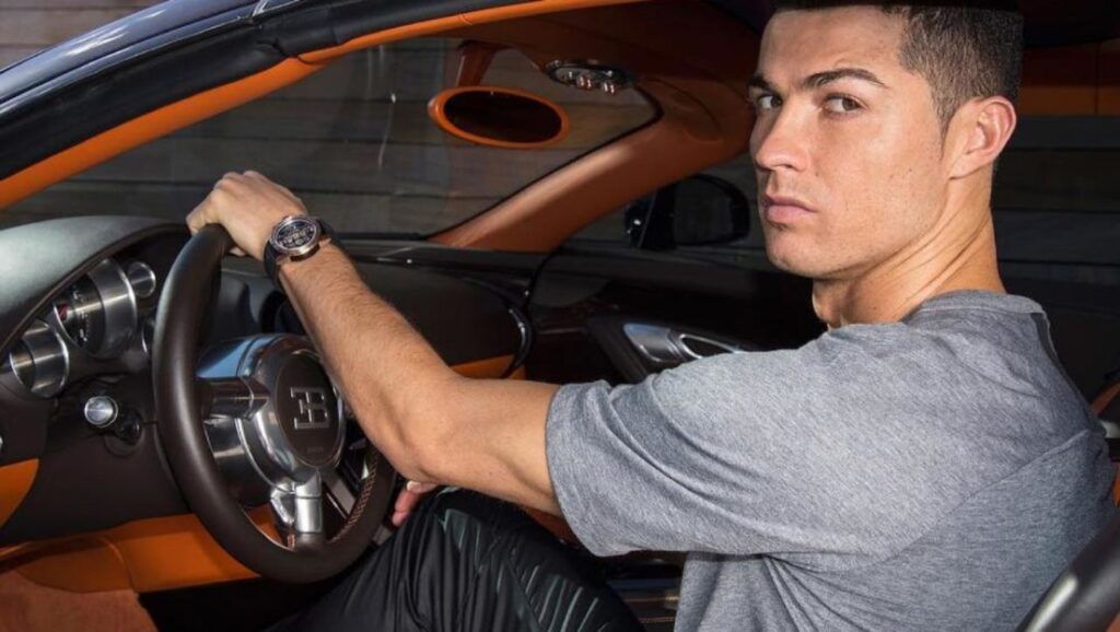 Cristiano Ronaldo en uno de sus coches