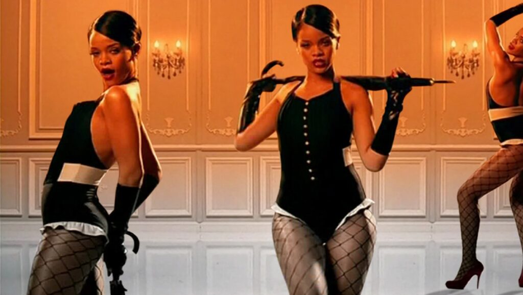 Rihanna en el videoclip de "Umbrella"