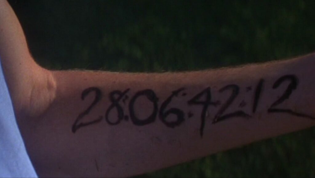 Números escritos en el brazo de "Donnie Darko"