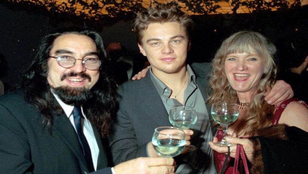 Leonardo DiCaprio con sus padres cuando era joven