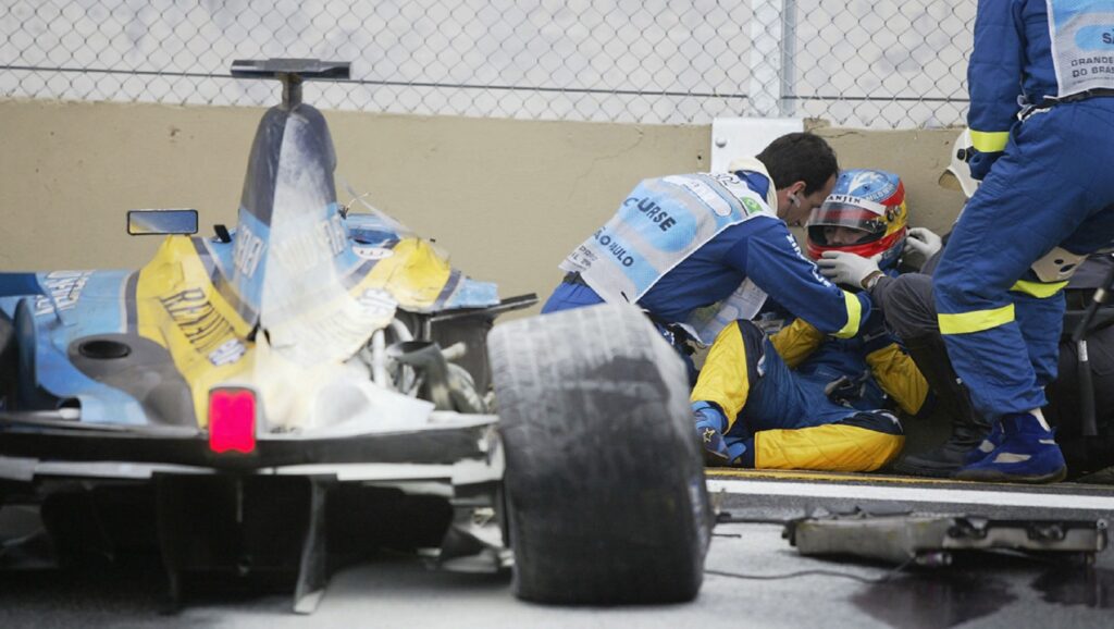 Accidente de Fernando Alonso en el circuito de Brasil en 2003