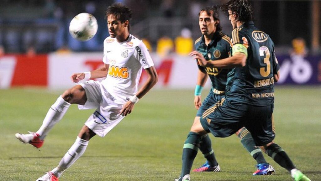 Neymar con el Santos contra el Palmeiras