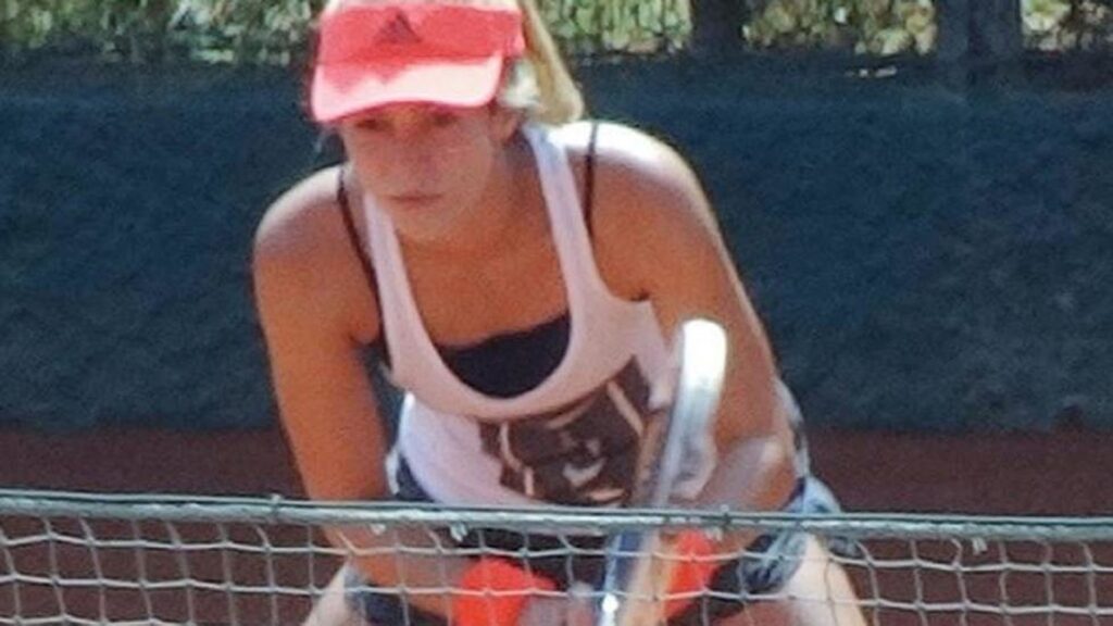 Shakira jugando al tenis