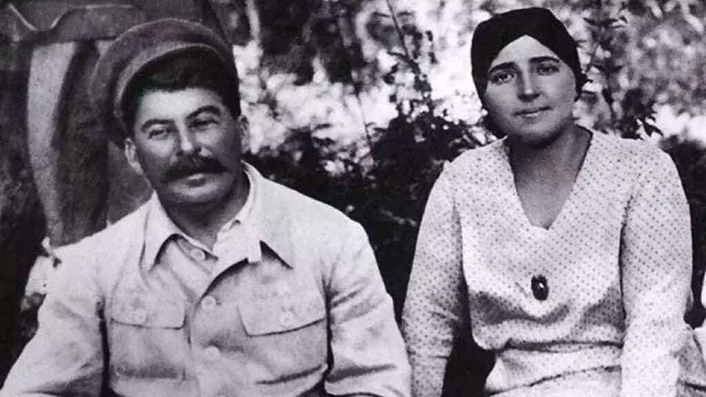 Staling y su primera esposa (Nadezhda Alilúyeva)