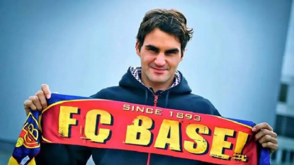 Roger Federer con una bufanda del FC Basel